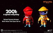 2001: Odyssee im Weltraum Artist Defo-Real Series Vinyl Figuren DF Astronaut Red & Yellow Ver. 15 cm