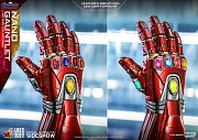 Avengers: Endgame Life-Size Masterpiece Replik 1/1 Nano Gauntlet 52 cm