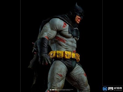 Batman - Die Rückkehr des Dunklen Ritters Diorama 1/6 Batman 38 cm