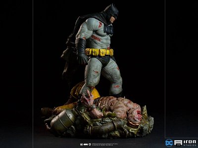 Batman - Die Rückkehr des Dunklen Ritters Diorama 1/6 Batman 38 cm