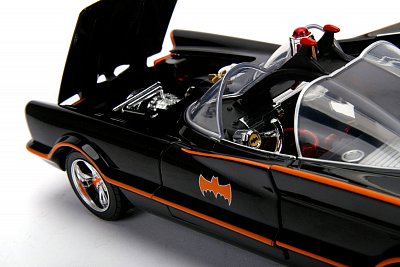 Batman Diecast Modell 1/18 1966 Batmobil mit Leuchtfunktionen und Figuren