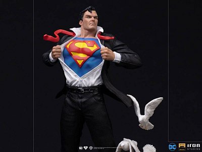 DC Comics Deluxe Art Scale Statue 1/10 Clark Kent 29 cm