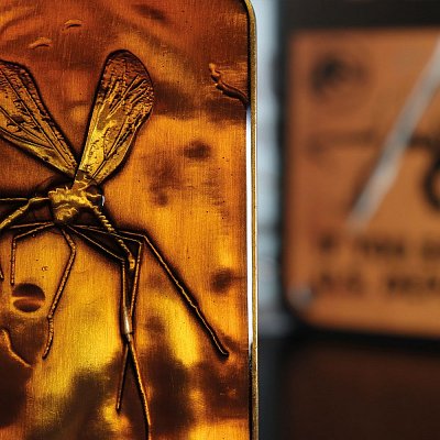 Jurassic Park Metallbarren Mosquito in Amber Limited Edition