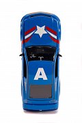 Marvel Hollywood Rides Diecast Modell 1/24 2006 Ford Mustang GT mit Captain America Figur --- BESCHAEDIGTE VERPACKUNG
