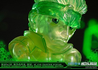 Metal Gear Solid PVC SD Statue Solid Snake Stealth Camouflage Neon Green Ver. 20 cm