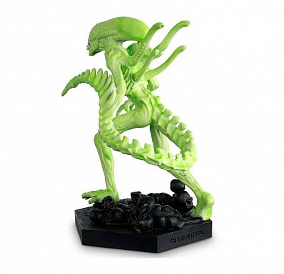 The Alien & Predator Figurine Collection 1/16 Vision Xenomorph (Alien vs. Predator) GITD 14 cm --- BESCHAEDIGTE VERPACKUNG