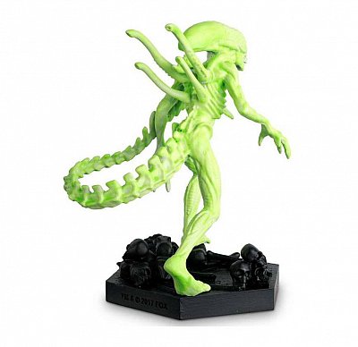The Alien & Predator Figurine Collection 1/16 Vision Xenomorph (Alien vs. Predator) GITD 14 cm --- BESCHAEDIGTE VERPACKUNG