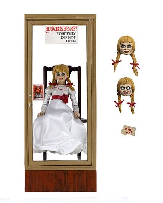 The Conjuring Universe Actionfigur Ultimate Annabelle (Annabelle 3) 15 cm --- BESCHAEDIGTE VERPACKUNG
