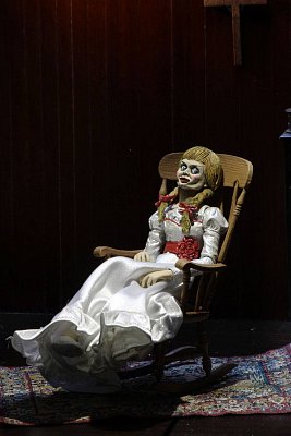 The Conjuring Universe Actionfigur Ultimate Annabelle (Annabelle 3) 15 cm --- BESCHAEDIGTE VERPACKUNG