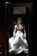 The Conjuring Universe Actionfigur Ultimate Annabelle (Annabelle 3) 15 cm --- BESCHAEDIGTE VERPACKUNG